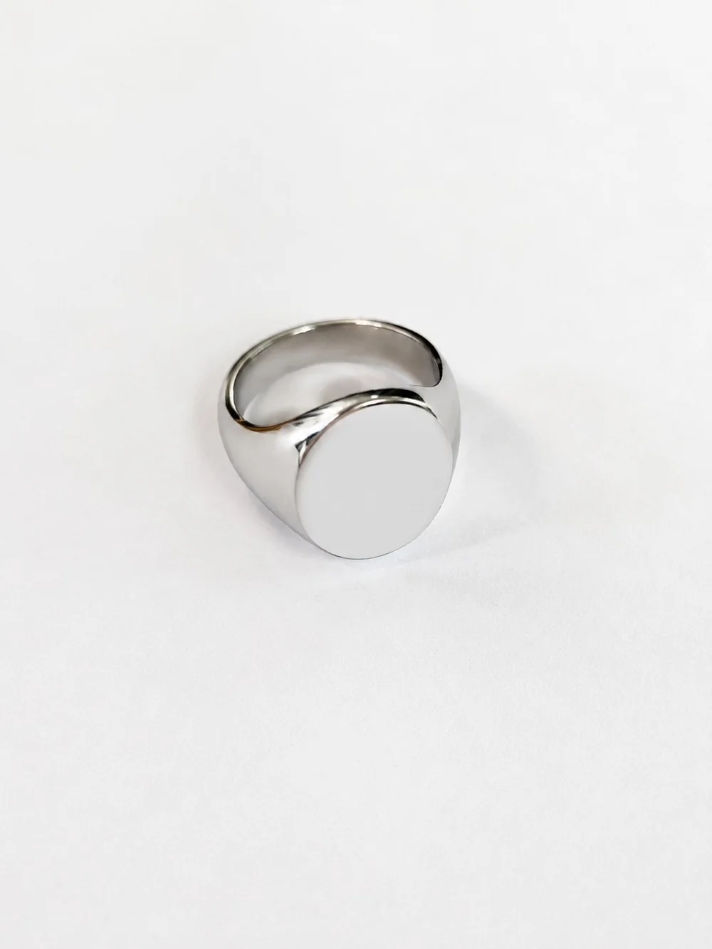 Boutique-style minimalist silver